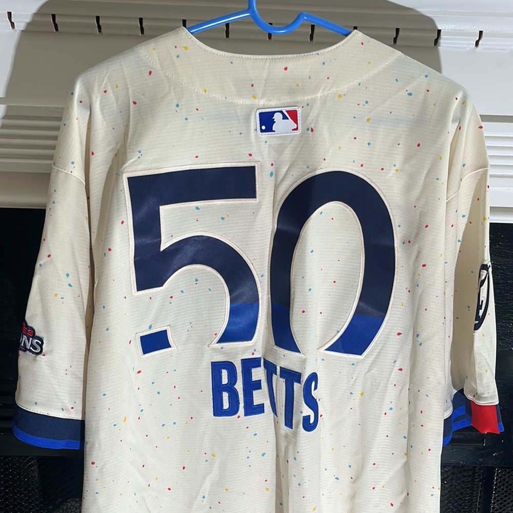 Los Angeles Dodgers Mookie Betts Baseball Jersey City Connect Men’s Size XL - Picture 4 of 8